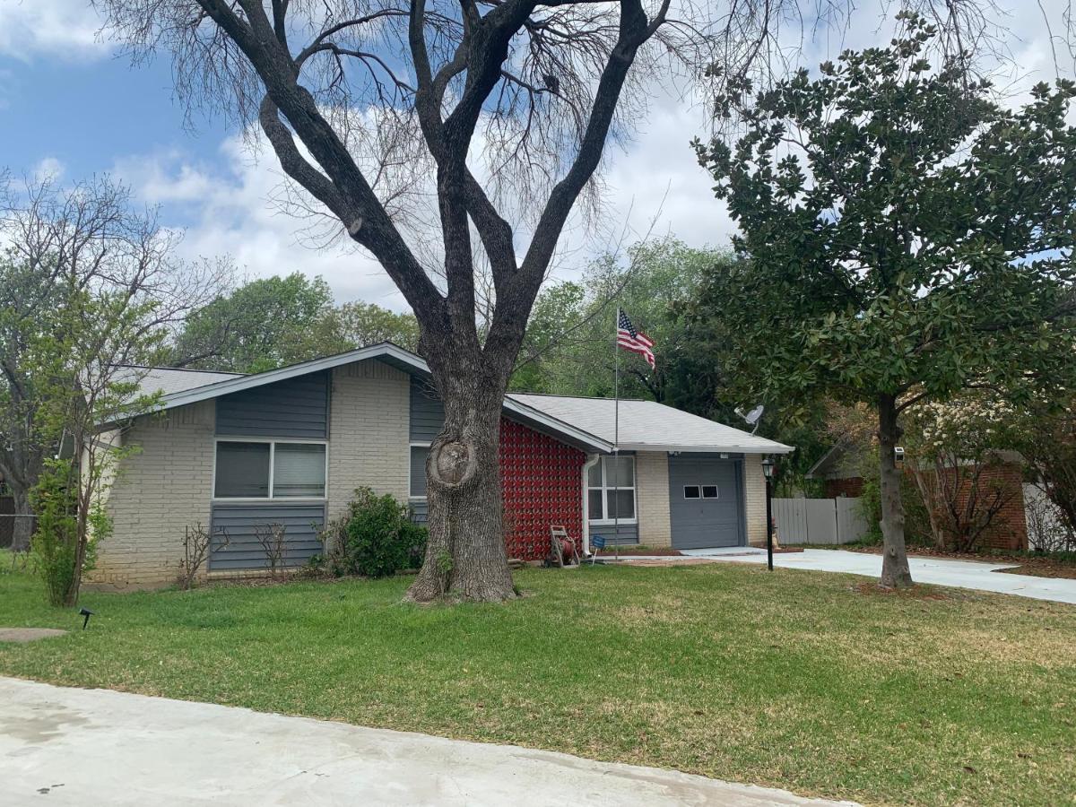 Oasis 3 Near Dfw Airport With Mediterranean Setting Irving Extérieur photo